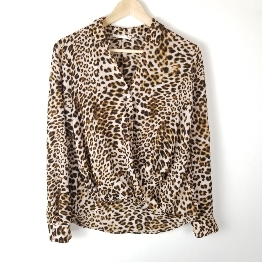 All‎ in Favor XS Cheetah print twist front button up Blouse high low hem